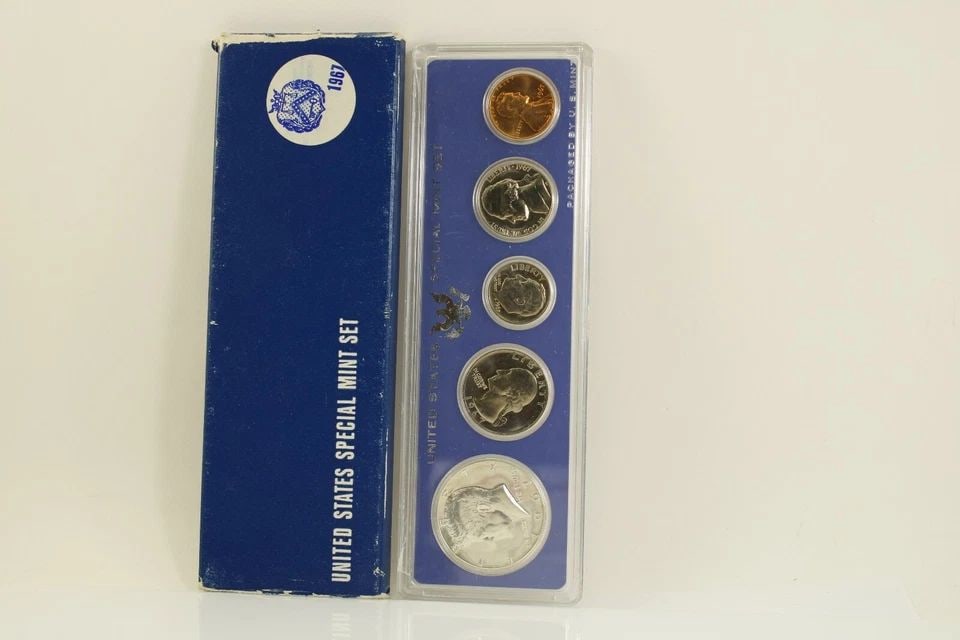 1967 US MINT 5 COIN - SPECIAL MINT SET - IN PLASTIC CASE & BLUE BOX - 40% SILVER (1 of 2)