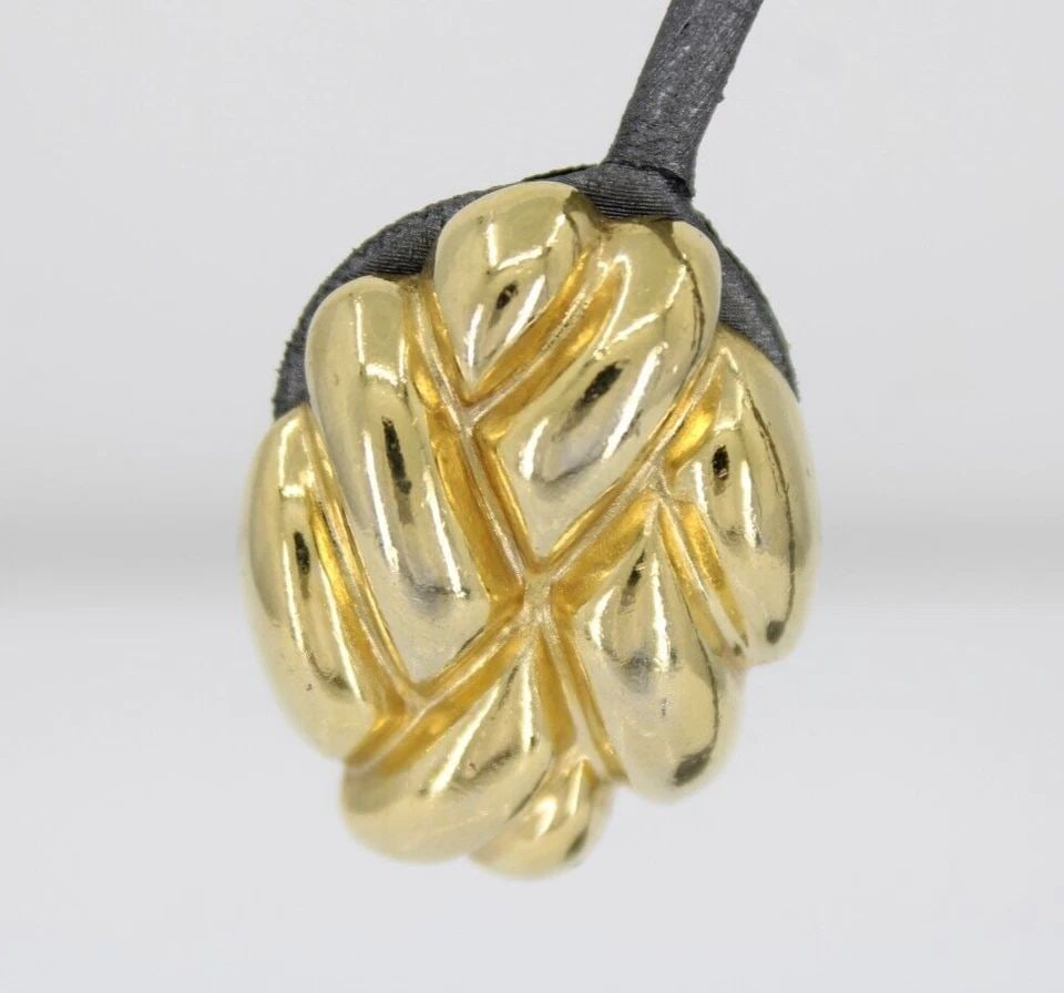 VINTAGE GIVENCHY SIGNED 1" CHUNKY GOLD TONE CLIP ON STATEMENT EARRINGS (1 of 2)