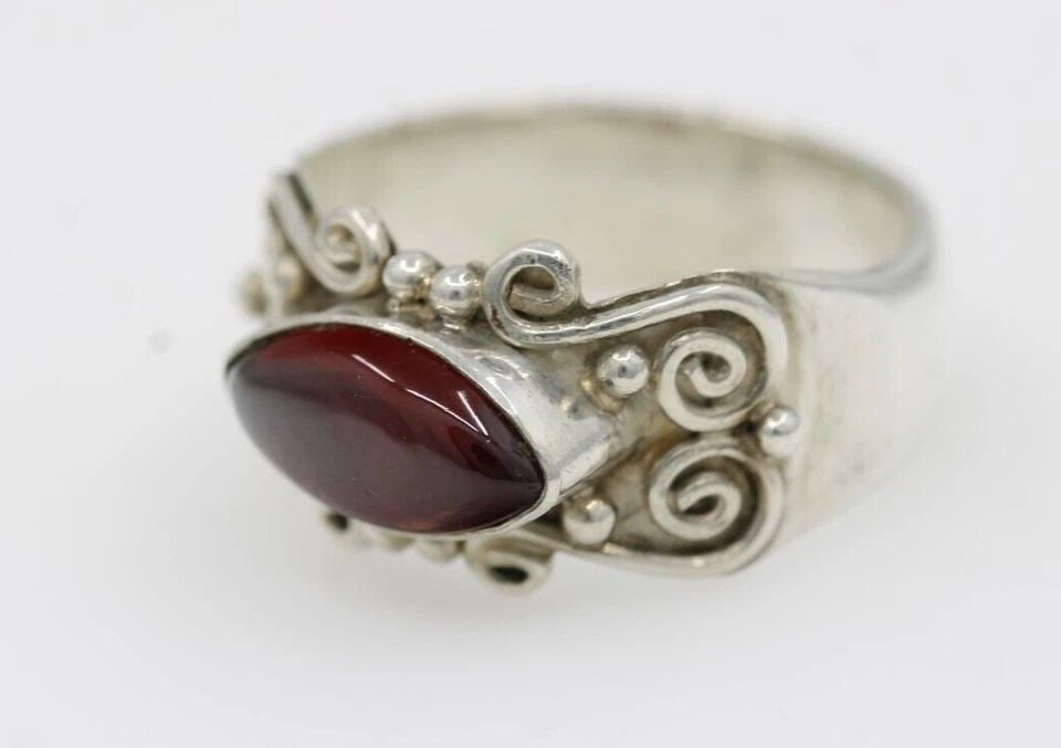 SAJEN STERLING SILVER .925 GARNET RING SIZE 5 - 4.2 GRAMS (1 of 1)