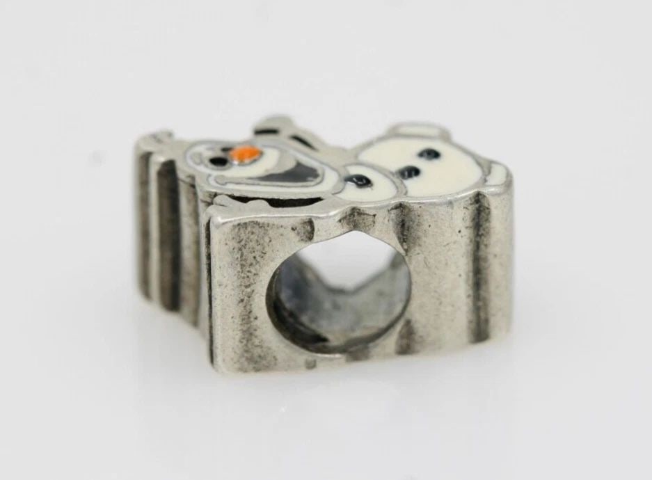 DISNEY OLAF ITALY 925 SILVER CHARM 2.6 GRAMS: DISNEY OLAF ITALY 925 SILVER CHARM 2.6 GRAMS Description Disney Olaf Italy 925 Silver Charm Charm is in good condition. May show signs of wear and/or tear. Approximate Measurements Length: 1/2" Width:
