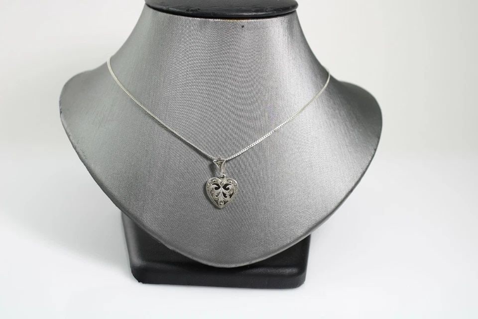 STERLING SILVER VINTAGE STYLE HEART NECKLACE W/ MATCHING EARRINGS 6.2 GRAMS (1 of 2)