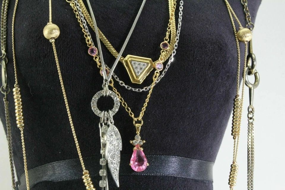 LOT OF 6 NECKLACES: 2 GOLD TONE AVON, GOLD/SILVER TONE GUESS, SWAROUSKI,& ALFANI (1 of 2)