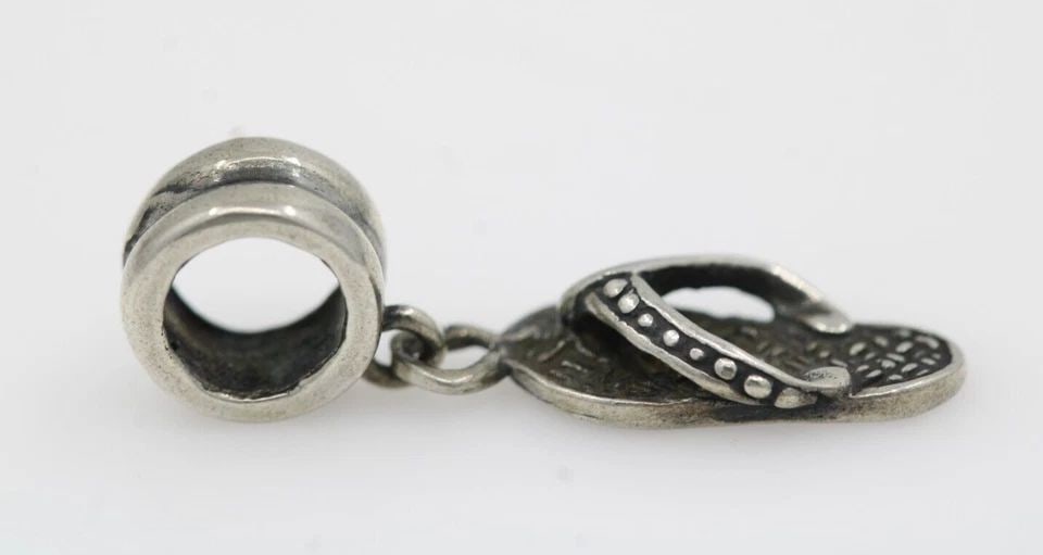QUEENBERRY STERLING SILVER FLIP FLOP SLIPPER DANGLE CHARM 1.4 GRAMS (1 of 2)
