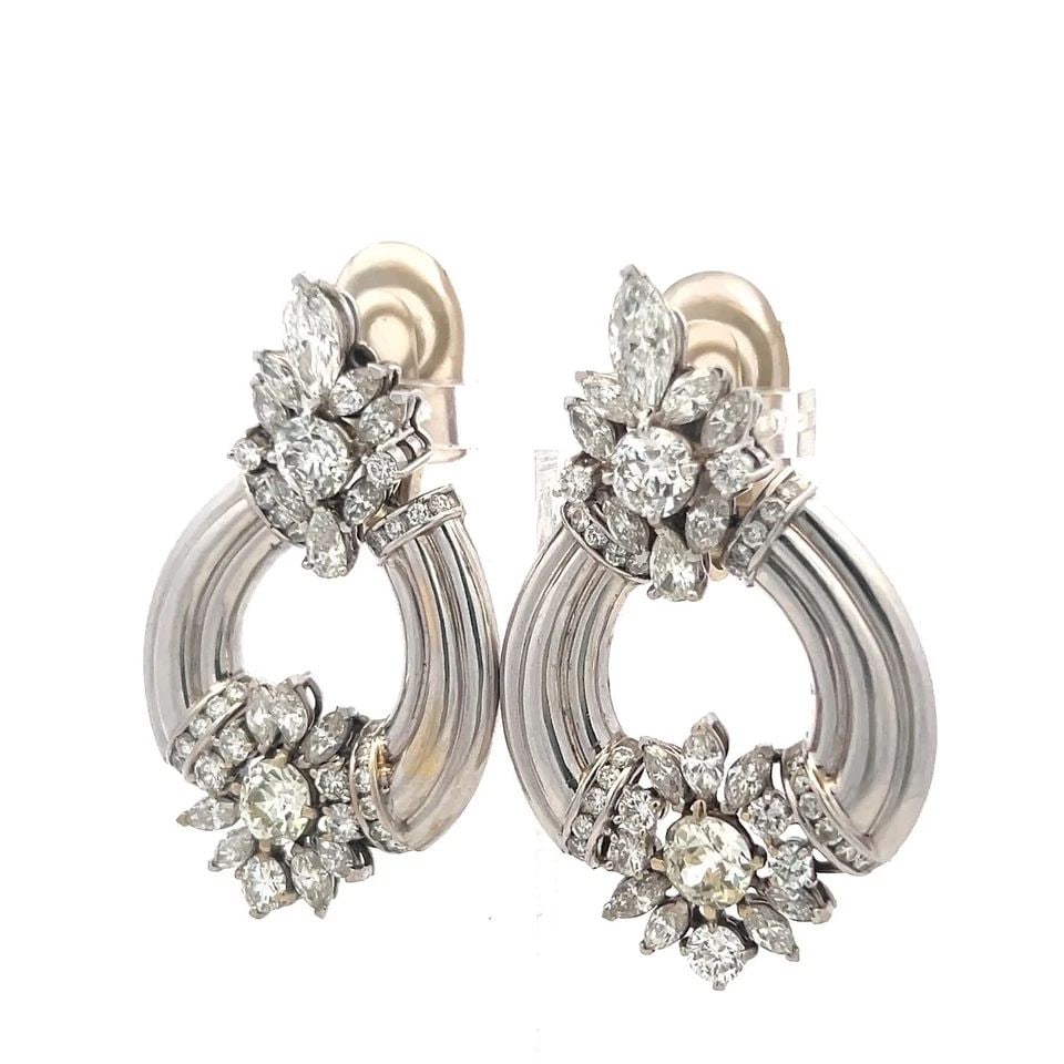 18K GOLD CHANDELIER EARRINGS WITH 11.95 CARAT OLD EUROPEAN CUT G VVS2 DIAMONDS: 18K GOLD CHANDELIER EARRINGS WITH 11.95 CARAT OLD EUROPEAN CUT G VVS2 DIAMONDS Detailed Description: 1.14ct & 1.01ct Gemstones Radiate elegance with these vintage chandelier earrings crafted in 18 kar