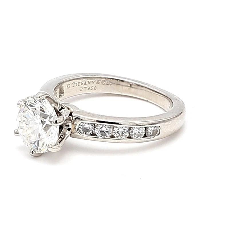 TIFFANY AND CO 1.57 CARAT ROUND BRILLIANT DIAMOND PLATINUM ENGAGEMENT RING: TIFFANY AND CO 1.57 CARAT ROUND BRILLIANT DIAMOND PLATINUM ENGAGEMENT RING Title: Tiffany and Co 1.57 Carat Round Brilliant Shape H-VS1 Diamond Platinum Engagement Ring Style: Engagement Metal: Platin