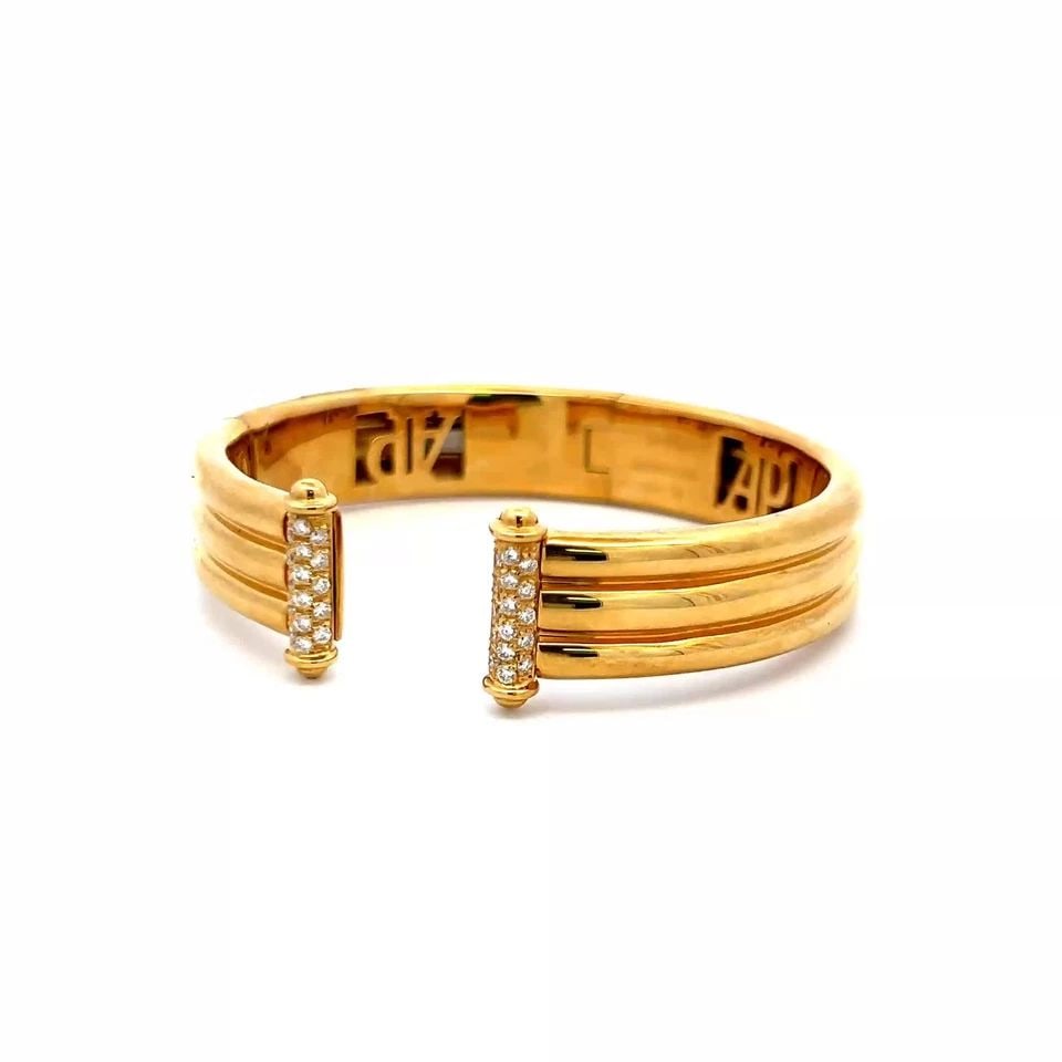 AUDEMARS PIGUET 0.52 CARAT ROUND DIAMOND 18 KARAT YELLOW GOLD CUFF BRACELET: AUDEMARS PIGUET 0.52 CARAT ROUND DIAMOND 18 KARAT YELLOW GOLD CUFF BRACELET PRODUCT DESCRIPTION Designer: Audemars Piguet Title: Audemars Piguet 0.52 Carat Round Brilliant F VS Diamond 18 Karat Yellow