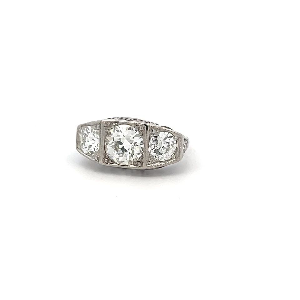 2.75 CARAT OLD EUROPEAN CUT J-K VS-VVS2 DIAMOND PLATINUM THREE-STONE RING (1 of 2)