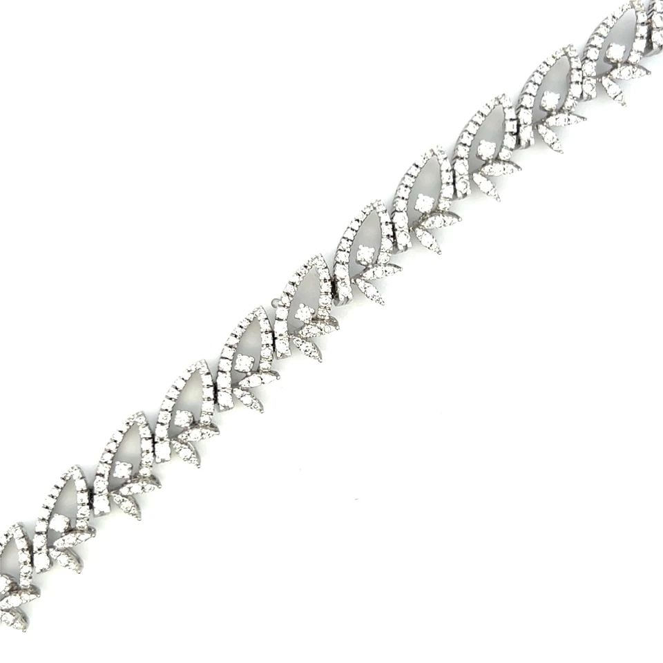 4.50 CARAT ROUND BRILLIANT G VS2 DIAMOND 18 KARAT WHITE GOLD LINK BRACELET: 4.50 CARAT ROUND BRILLIANT G VS2 DIAMOND 18 KARAT WHITE GOLD LINK BRACELET Title: 4.50 Carat Round Brilliant G VS2 Diamond 18 Karat White Gold Link Bracelet Style: Link Metal: 18 Karat White Gold Gems