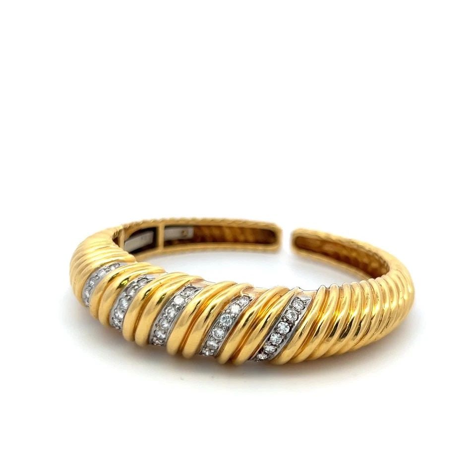 VINTAGE 18K TWO TONE GOLD CUFF BRACELET WITH 0.85 CARAT ROUND G-VS DIAMONDS: VINTAGE 18K TWO TONE GOLD CUFF BRACELET WITH 0.85 CARAT ROUND G-VS DIAMONDS Detailed Description: Vintage Estate Style: Cuff Metal: 18 Karat Two Tone Gold Gemstone 1: 0.85 Carat Diamond Number of Ston