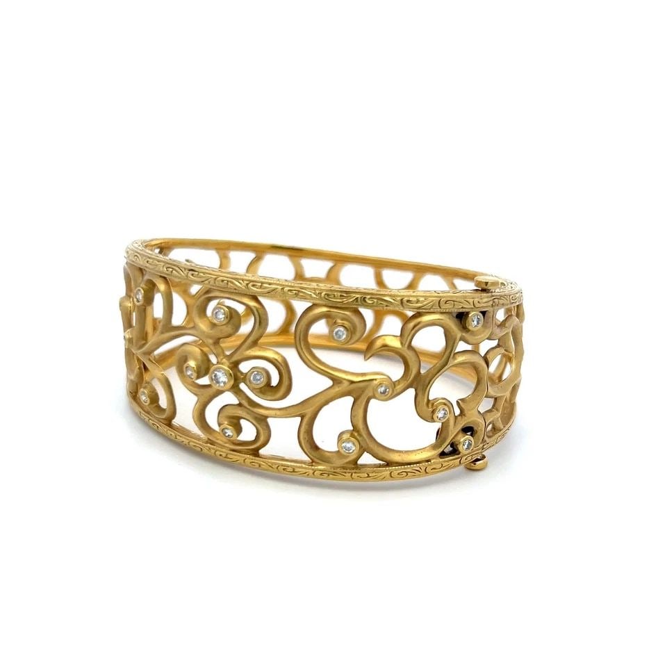 VINTAGE 18K YELLOW GOLD BRACELET WITH 0.5 CARAT ROUND H-SI DIAMONDS: VINTAGE 18K YELLOW GOLD BRACELET WITH 0.5 CARAT ROUND H-SI DIAMONDS Detailed Description: Vintage 18K Yellow Gold Bracelet with 0.5 Carat Diamonds, H Si DESCRIPTION: This vintage bracelet in 18 karat 