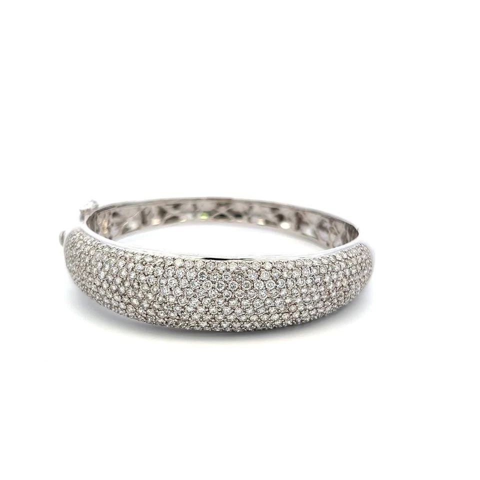 VINTAGE 18 KARAT WHITE GOLD BANGLE BRACELET WITH 4 CARAT ROUND H-VS DIAMONDS: VINTAGE 18 KARAT WHITE GOLD BANGLE BRACELET WITH 4 CARAT ROUND H-VS DIAMONDS VINTAGE 18 KARAT WHITE GOLD BANGLE BRACELET WITH 4 CARAT ROUND H-VS DIAMONDS PRODUCT DESCRIPTION Detailed Description: 18 K