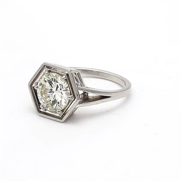 1.91 CARAT ROUND BRILLIANT M VS2 DIAMOND PLATINUM ENGAGEMENT RING: 1.91 CARAT ROUND BRILLIANT M VS2 DIAMOND PLATINUM ENGAGEMENT RING Title: 1.91 Carat Round Brilliant M VS2 Diamond Platinum Engagement Ring Style: Engagement Metal: Platinum Gemstone 1: 1.91 Carat Diam