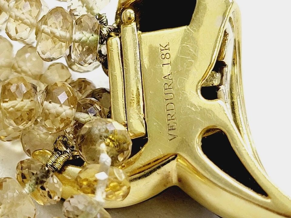 VERDURA VINTAGE 84.70 GRAMS ONYX 18K YELLOW GOLD GEMSTONE BRACELET: VERDURA VINTAGE 84.70 GRAMS ONYX 18K YELLOW GOLD GEMSTONE BRACELET Title: Verdura 18 Karat Yellow Gold Gemstone Bracelet Style: Gemstone Metal: 18 Karat Yellow Gold Size: 10 Dimension: 8 inch Weight: 