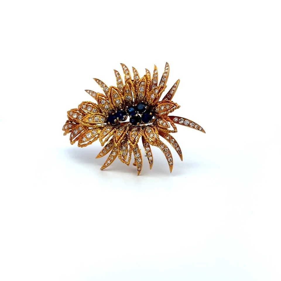 VINTAGE 18K YG PIN BROOCH WITH 3 CARAT ROUND H SI DIAMONDS & 0.8 CARAT SAPPHIRE: VINTAGE 18K YG PIN BROOCH WITH 3 CARAT ROUND H SI DIAMONDS & 0.8 CARAT SAPPHIRE VINTAGE 18K YG PIN BROOCH WITH 3 CARAT ROUND H SI DIAMONDS & 0.8 CARAT SAPPHIRE PRODUCT DESCRIPTION Detailed Description