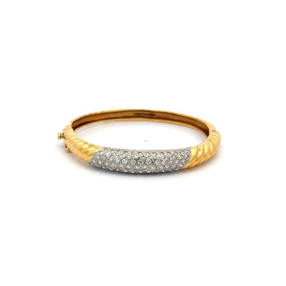 2.00 CARAT ROUND BRILLIANT G VS2 DIAMOND 18 KARAT TWO TONE GOLD BANGLE BRACELET: 2.00 CARAT ROUND BRILLIANT G VS2 DIAMOND 18 KARAT TWO TONE GOLD BANGLE BRACELET PRODUCT DESCRIPTION Title: 2.00 Carat Round Brilliant G VS2 Diamond 18 Karat Two Tone Gold Bangle Bracelet Style: Bangle