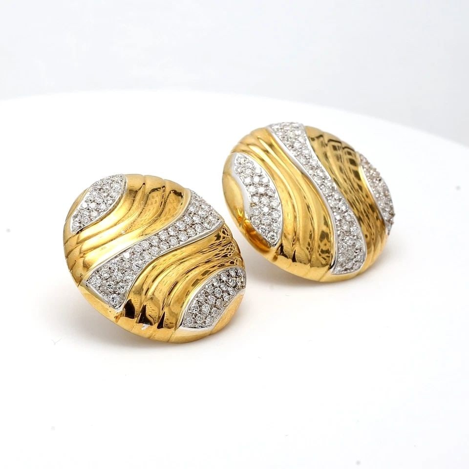 4.00 CARAT ROUND BRILLIANT F VS1 DIAMOND 18 KARAT YELLOW GOLD CLIP ON EARRING: 4.00 CARAT ROUND BRILLIANT F VS1 DIAMOND 18K YG CLIP ON EARRING Title: 4.00 Carat Round Brilliant F VS1 Diamond 18 Karat Yellow Gold Clip On Earring Style: Clip On Metal: 18 Karat Yellow Gold Gemstone