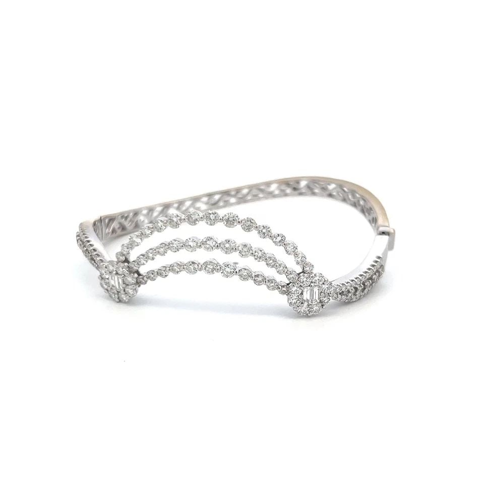 VINTAGE 18K WHITE GOLD BANGLE BRACELET WITH 3.4 CARAT ROUND & BAGUETTE DIAMONDS: VINTAGE 18K WHITE GOLD BANGLE BRACELET WITH 3.4 CARAT ROUND & BAGUETTE DIAMONDS VINTAGE 18K WHITE GOLD BANGLE BRACELET WITH 3.4 CARAT ROUND & BAGUETTE DIAMONDS PRODUCT DESCRIPTION Detailed Description
