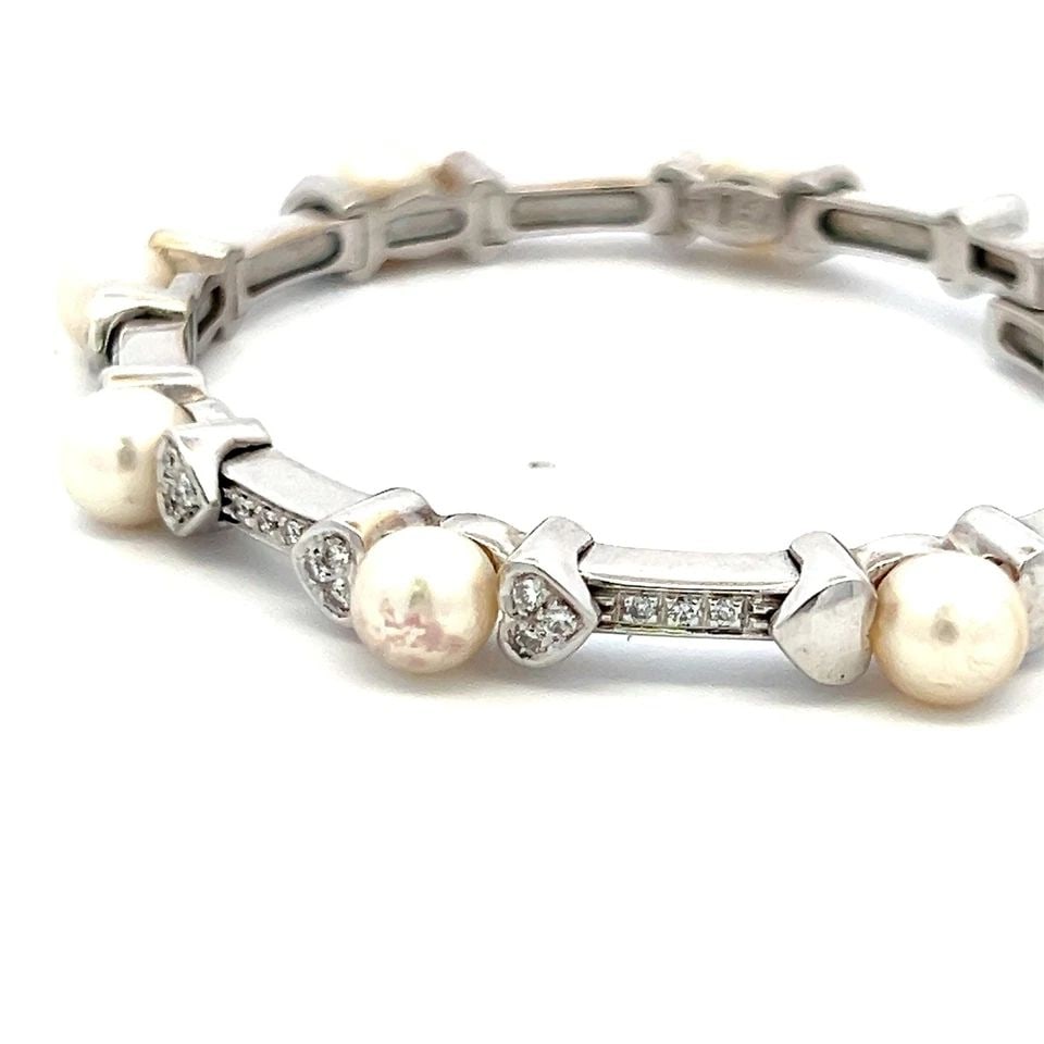 MIKIMOTO 6.6MM PEARL 0.30 CARAT ROUND DIAMOND 18K WHITE GOLD CUFF BRACELET: MIKIMOTO 6.6MM PEARL 0.30 CARAT ROUND DIAMOND 18K WHITE GOLD CUFF BRACELET MIKIMOTO 6.6MM PEARL 0.30 CARAT ROUND DIAMOND 18K WHITE GOLD CUFF BRACELET Title: Mikimoto 1.00 Carat Pearl 0.30 Carat Round 