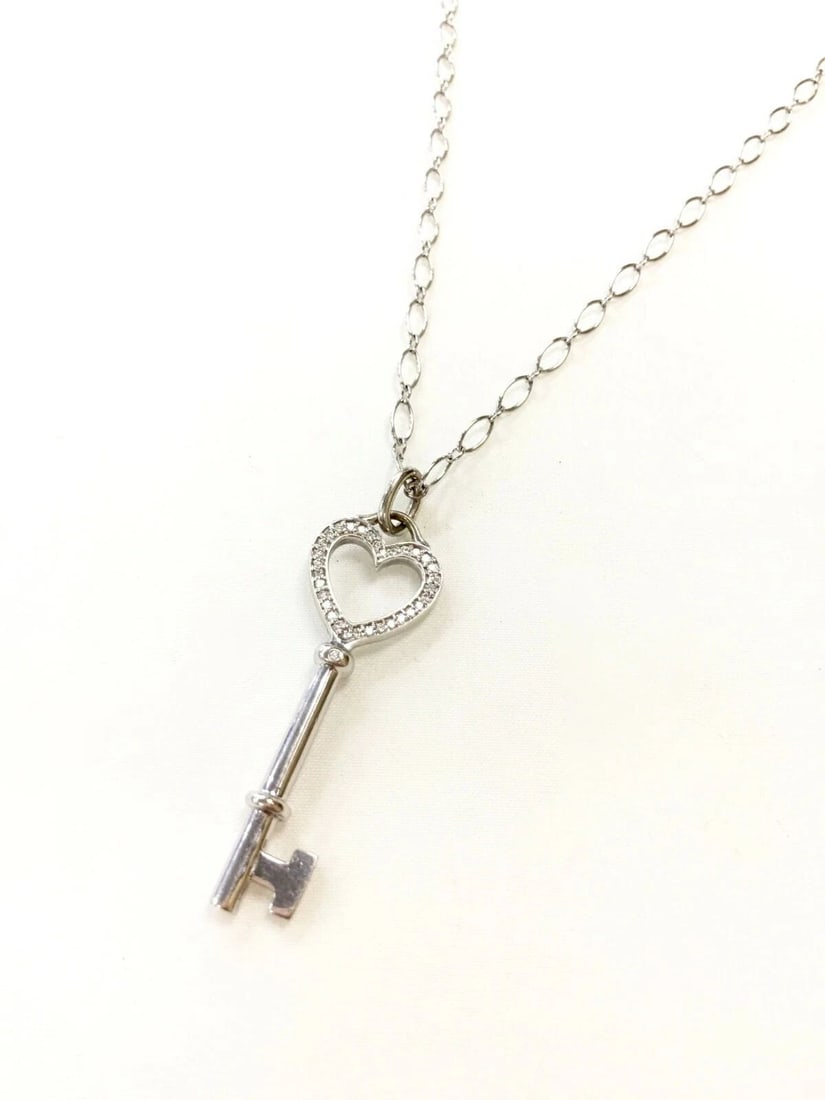 TIFFANY & CO. 18K WHITE GOLD NECKLACE, 0.08CTS DIAMOND HEART KEY CHARM 20" 7.4G (1 of 1)