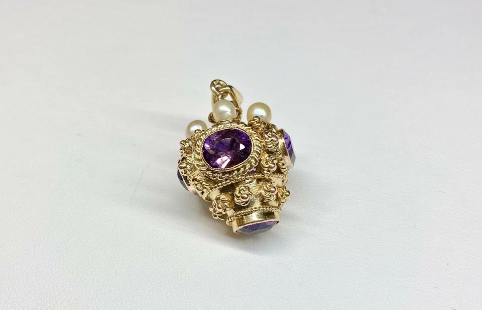 14K YELLOW GOLD 3-D PENDANT WITH 8.5CTS AMETHYSTS AND CULTURED PEARLS 16.3 GRAMS: 14K YELLOW GOLD PENDANT SET WITH OVAL FACETED 9X7MM AMETHYSTS AND NATURAL PEARLS 14k Yellow Gold Pendant Set with Oval Faceted 9x7mm Amethysts and Natural Pearls You are bidding on a pre-owned 14k Yel