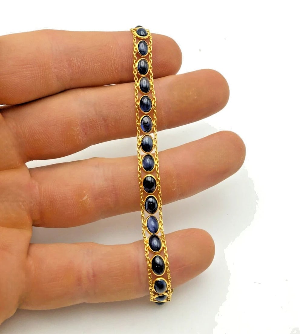 18K YELLOW GOLD BRACELET SET WITH 14.4CTS OF SAPPHIRES ( 7.25 INCHES ) 7.3G: 18K YELLOW GOLD BRACELET SET WITH 14.4CTS OF SAPPHIRES 7.25 INCHES 7.3 GRAM 18k Yellow Gold Bracelet set with 14.4cts of Sapphires Condition: Used, has been cleaned Material: 18k Yellow Gold Weight: 7
