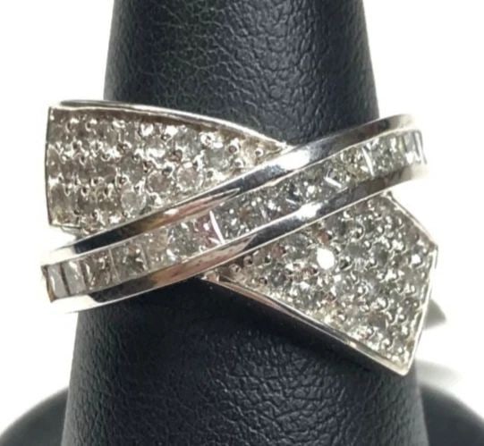 18K WHITE GOLD CROSSOVER RING, 1.35CTS OF DIAMONDS ( SIZE: 7.5 ) 9.6G (1 of 2)