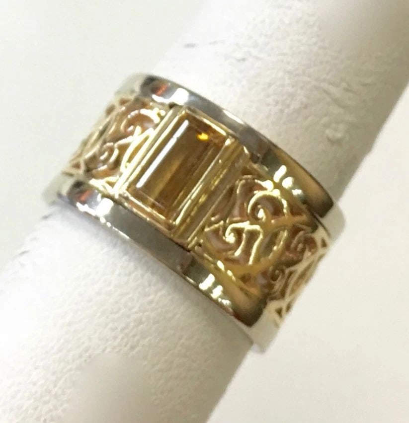 14K GOLD TWO TONE WHITE/YELLOW RING WITH GOLDEN TOPAZ (SIZE: 8.5) 8.5 GRAMS: TWO TONE 14K GOLD RING WITH GOLDEN TOPAZ SIZE: 8.5 Two Tone 14k Gold Ring with Golden Topaz You are bidding on a Two Tone 14k Gold Ring with Golden Topaz. There are few minor scratches on the ring fro