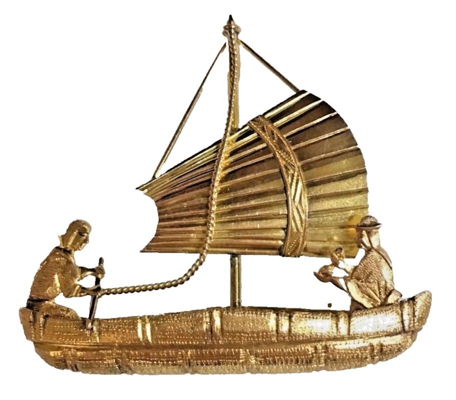 CUSTOM MADE 18K GOLD BOAT PIN ( VERY DETAILED ) 9.7 GRAMS (1 of 1)