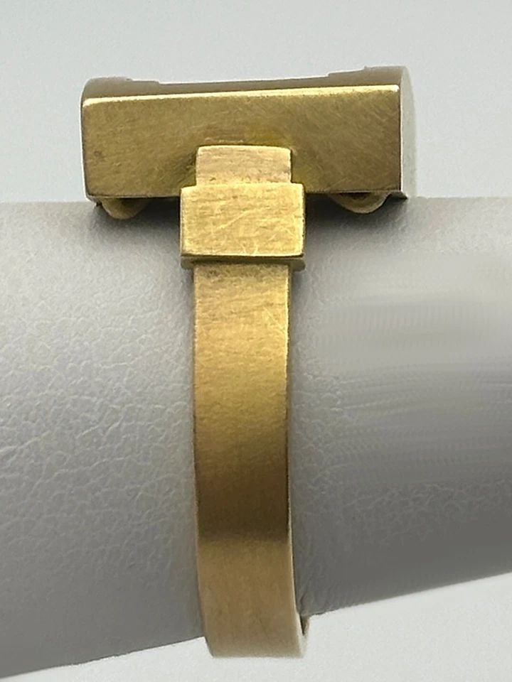 18K GOLD JAMES CARTER DESIGNER RING, ENAMEL HEART CENTER ( SIZE: 8.25 ) 8.9G: 18K GOLD JAMES CARTER DESIGNER RING WITH ENAMEL HEART CENTER SIZE: 8.25 18k Gold James Carter Designer Ring with Enamel Heart Center Condition: Used Material: Solid 18k Yellow Gold Ring Size: 8.25 Wei