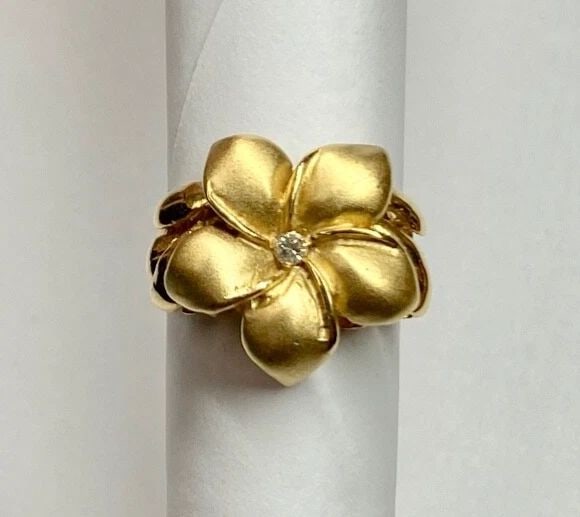 WOMEN'S 14K YELLOW GOLD FLOWER RING WITH 0.06CT DIAMOND (SIZE 8.25): WOMEN'S 14K YELLOW GOLD FLOWER RING WITH 0.06CT DIAMOND (SIZE 8.25) Women's 14k Yellow Gold Flower Ring with 0.06ct Diamond (Size 8.25) You are bidding on a new with defects Women's 14k Yellow Gold Fl