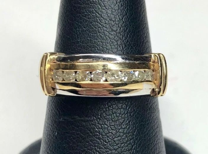 NEW 14K WHITE GOLD RING WITH YELLOW GOLD ACCENTS AND 0.42CTW DIAMONDS 7.8 GRAMS: 14K WHITE GOLD RING WITH YELLOW GOLD ACCENTS AND DIAMONDS NEW 14k White Gold Ring with Yellow Gold Accents and Diamonds NEW You are bidding on a new with defects 14k White Gold Ring with Yellow Gold A