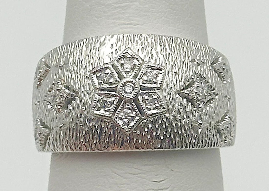 14K WHITE GOLD RING / BAND WITH 0.10CT DIAMONDS, FLORAL CUT STYLE 8.2 GRAMS: 14k White Gold Ring / Band with 0.10CT Diamonds, Floral cut style Condition: Like New, NO box or papers, does come with original tag, has never been owned by anyone Material: 14k White Gold Ring Size: