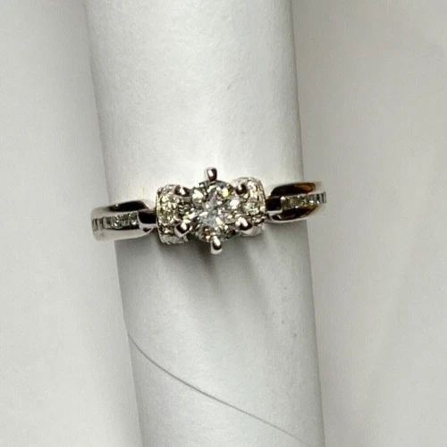 WOMEN'S 14K WHITE GOLD RING WITH 0.40CT CENTER, 0.50CTW DIAMONDS (SIZE 5.5) 4.1G (1 of 2)