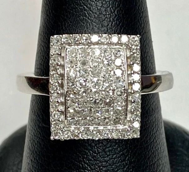 14K WHITE GOLD RING WITH 0.60CTS OF DIAMONDS SIZE: 7.25 6.2G (1 of 2)