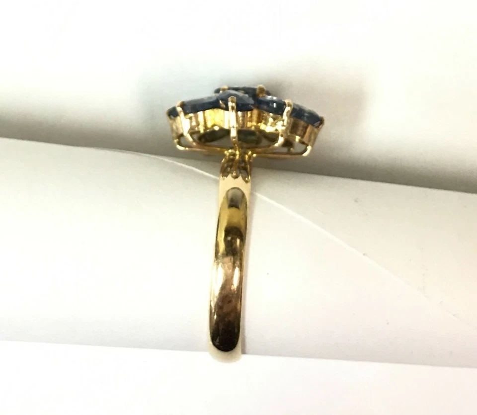 14K YELLOW GOLD FLOWER STYLE RING WITH 3.1CTS NATURAL SAPPHIRES 3.6 GRAMS: 14K YELLOW GOLD FLOWER STYLE RING WITH 3.1CTS NATURAL SAPPHIRES 14k Yellow Gold flower style ring with 3.1cts Natural Sapphires You are bidding on a pre-owned 14k Yellow Gold flower style ring with Na