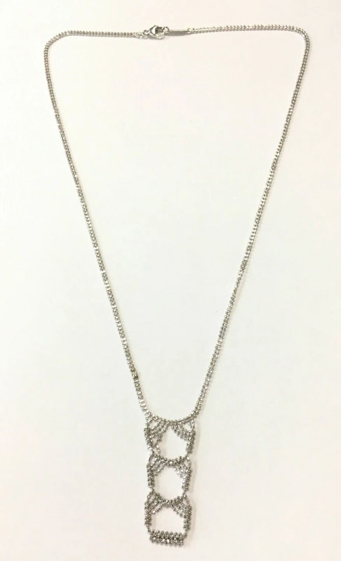 TIFFANY & CO. 750 / 18K WHITE GOLD BEAD STYLE NECKLACE ( 16 INCH ) 5.1G: TIFFANY & CO. 750/18K WHITE GOLD BEAD STYLE NECKLACE Tiffany & Co. 750/18k Bead Style Necklace You are bidding on a pre-owned Tiffany & Co. 750/18k Bead Style Necklace. The necklace has some marks and