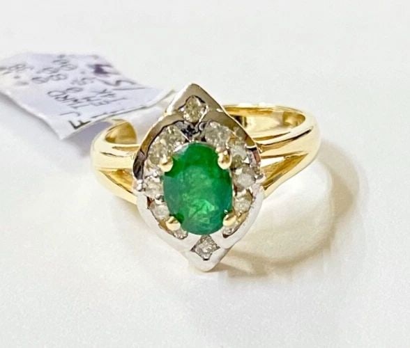 14K GOLD RING WITH 0.80CT EMERALD AND 0.38CTS OF DIAMONDS SIZE: 6.25 5.1G (1 of 1)