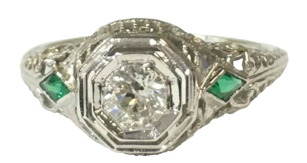 18K WHITE GOLD FILIGREE RING, GREEN C.Z. , 0.30CT DIAMOND ( SIZE: 6.75 ) 2.4G: 18k White Gold Filigree Ring with Diamond You are bidding on a 18k White Gold Filigree Ring with Diamond. The ring has been cleaned and inspected by our in house Jewelers. The ring does have some mark