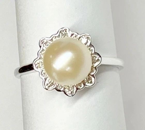 18K WHITE GOLD RING WITH 0.09CTW DIAMONDS AND 8MM PEARL ( SIZE: 7 ) 2.8G (1 of 2)