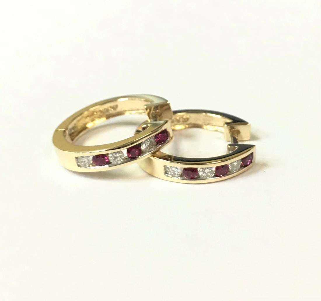 14K YELLOW GOLD HOOP EARRINGS WITH NATURAL DIAMONDS AND RUBIES 4.2G: 14K YELLOW GOLD SET OF ROUND HOOP STYLE EARRINGS WITH DIAMONDS AND RUBIES 14k Yellow Gold set of Round Hoop style Earrings with Diamonds and Rubies You are bidding on a 14k Yellow Gold set of Round Ho