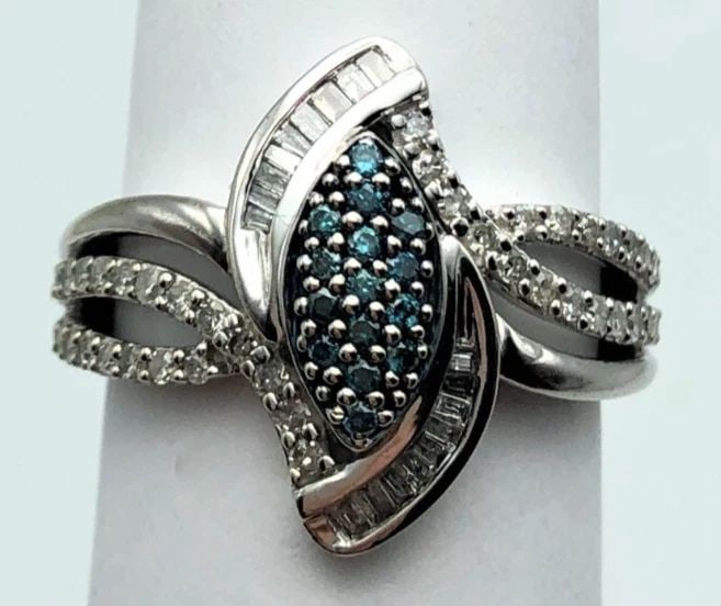 10K WHITE GOLD EYE SHAPED RING WITH WHITE & BLUE DIAMONDS (SIZE 7) 4.5 GRAMS: 10K WHITE GOLD EYE SHAPED RING WITH WHITE AND BLUE DIAMONDS (SIZE: 7) 10k White Gold Eye Shaped Ring with White and Blue Diamonds You are bidding on a 10k White Gold Eye Shaped Ring with White and Blu