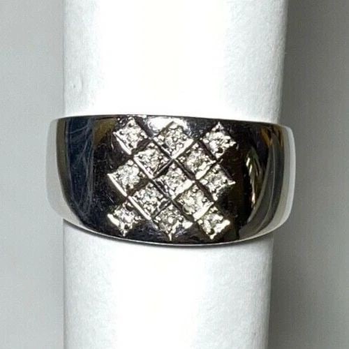 14K WHITE GOLD BAND WITH 0.15CTW DIAMONDS (SIZE 7.5) 5.3 GRAMS: WOMEN'S 14K WHITE GOLD BAND WITH 0.15CTS DIAMONDS (SIZE 7.5) Women's 14k White Gold Band with 0.15CTS Diamonds (Size 7.5) You are bidding on a new with tags Women's 14k White Gold Band with 0.15CTS Di