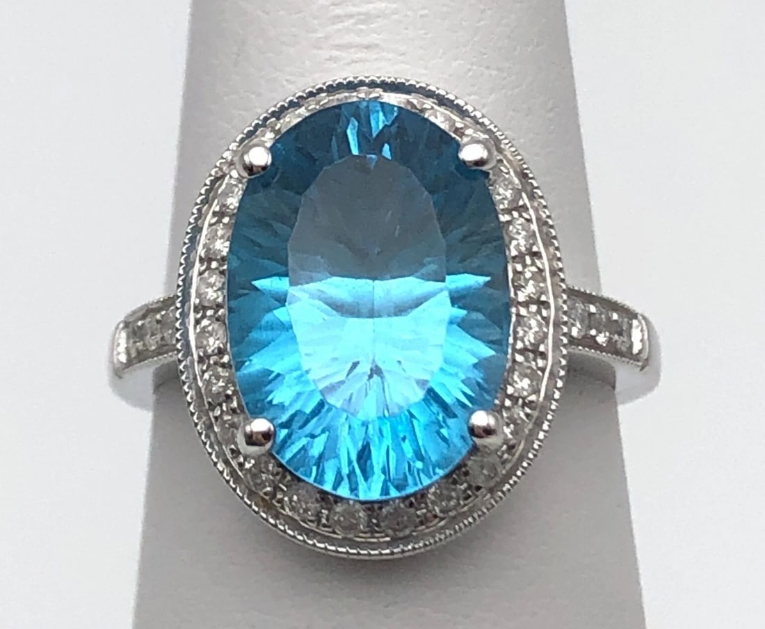 14K WHITE GOLD RING WITH BLUE TOPAZ, 0.45CTW DIAMONDS (SIZE 7.25) 4.9 GRAM: 14K WHITE GOLD RING WITH CENTER BLUE TOPAZ AND 0.45CTS DIAMONDS SIZE: 7.25 14k White Gold Ring with center Blue Topaz and 0.45cts of Diamonds Condition: Display Model, No box or papers Material: 14k W
