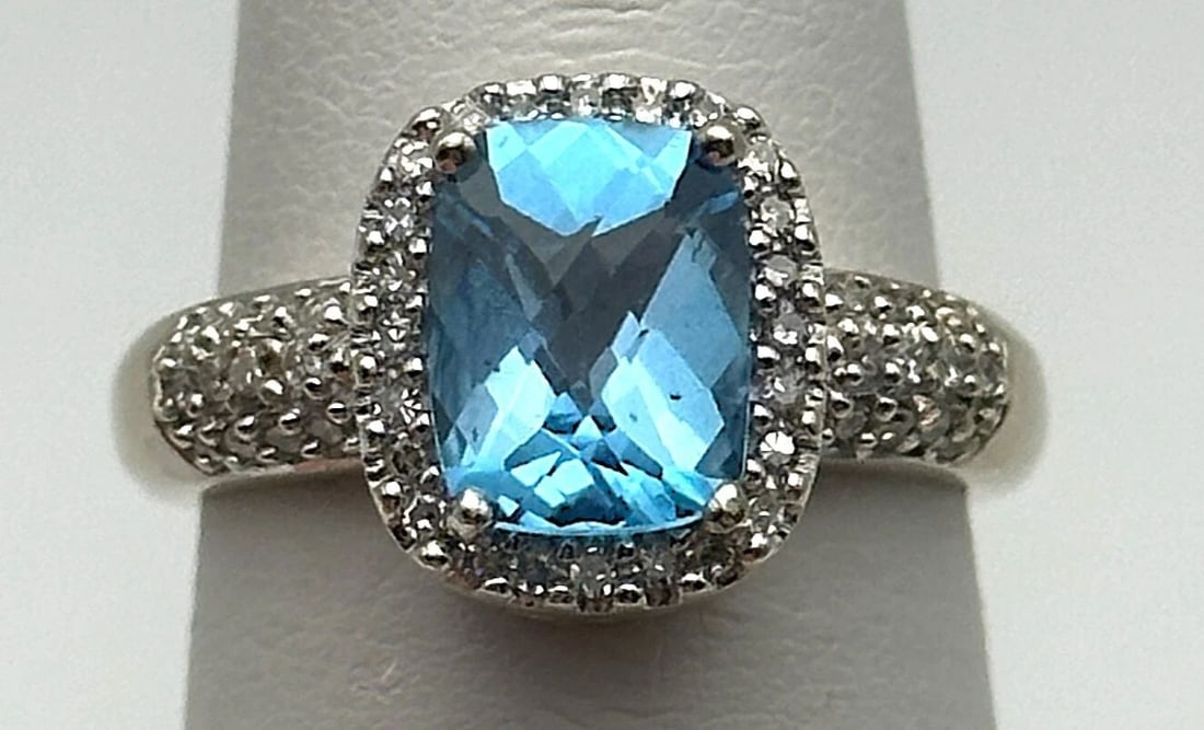 10K WHITE GOLD RING WITH BLUE TOPAZ AND 0.25CTW DIAMONDS (SIZE 6.75) 5.7 GRAM (1 of 1)