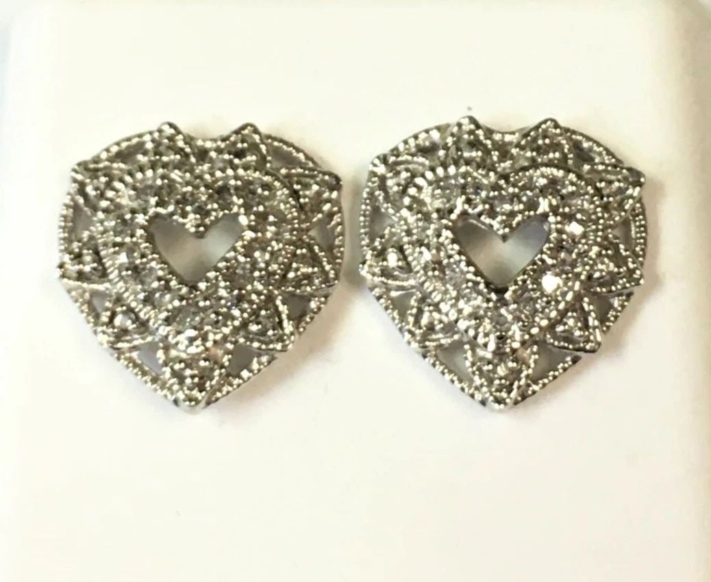 14K WHITE GOLD HEART EARRINGS WITH 0.12CTS OF DIAMONDS 5.3G: 14K WHITE GOLD HEART SHAPED DIAMOND EARRINGS 14k White Gold Heart Shaped Diamond Earrings You are bidding on a 14k White Gold Heart Shaped Diamond Earrings. The set has been fully checked and inspecte