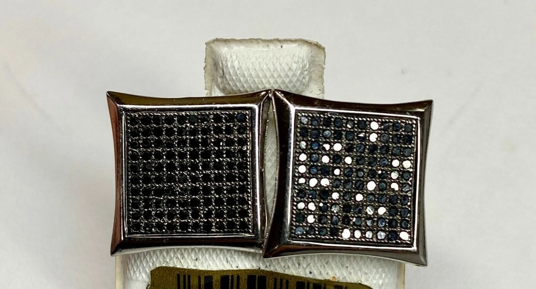 10K WHITE GOLD KITE EARRINGS WITH 3.15CTW BLACK DIAMONDS NEW 2.3G: 10K WHITE GOLD EARRINGS WITH BLACK DIAMONDS NEW 10k White Gold Earrings with Black Diamonds NEW You are bidding on a new with defects 10k White Gold Earrings with Black Diamonds. The earrings have min