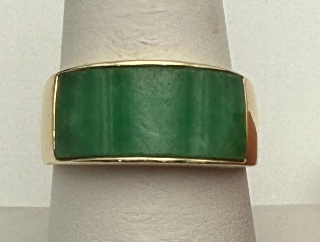 14K GOLD RING/BAND WITH GREEN JADE 9.6MM (SIZE 8.5) 5 GRAM (1 of 1)