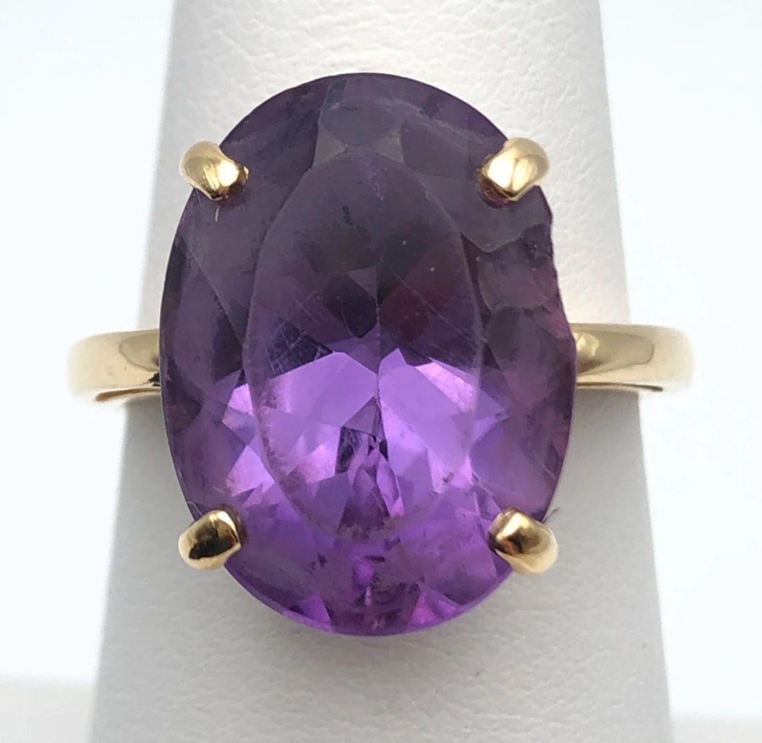 14K GOLD RING WITH 8.75CT OVAL AMETHYST (CHIPPED/SCRATCHED) (SIZE 6.75) 5.7G: 14k Gold Ring with 8.75ct oval Amethyst Condition: Worn and Used. Amethyst has some chips and lots of scratches Material: 14k Yellow Gold Ring Size: 6.75 Weight: 5.7 grams Top Width: 16mm Bottom Width
