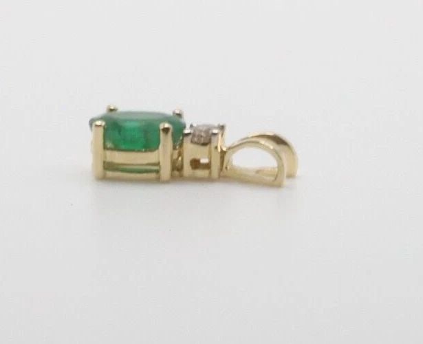 14K GOLD PENDANT WITH CENTER 1.00CT EMERALD AND UPPER 0.11CT DIAMOND 1.2G (1 of 1)