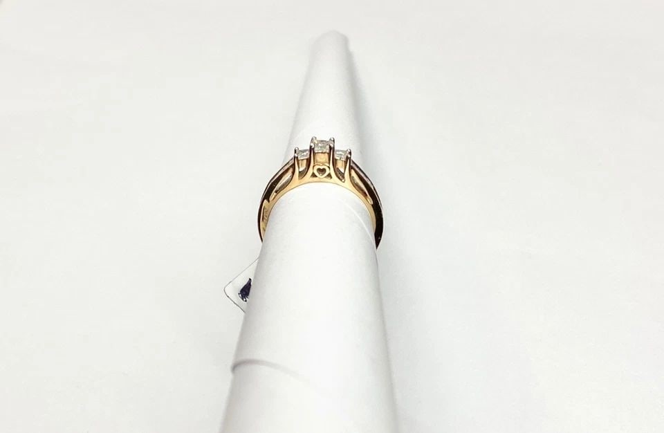 NEW 14K YELLOW GOLD RING WITH 0.50CTW NATURAL DIAMONDS (SIZE 6.75) 3.4G: WOMEN'S 14K YELLOW GOLD RING WITH 0.50CT PRINCESS/BAGUETTE DIAMONDS (SIZE 6.75) Women's 14k Yellow Gold Ring with 0.50ct Princess/Baguette Diamonds (Size 6.75) You are bidding on a new with tags Women